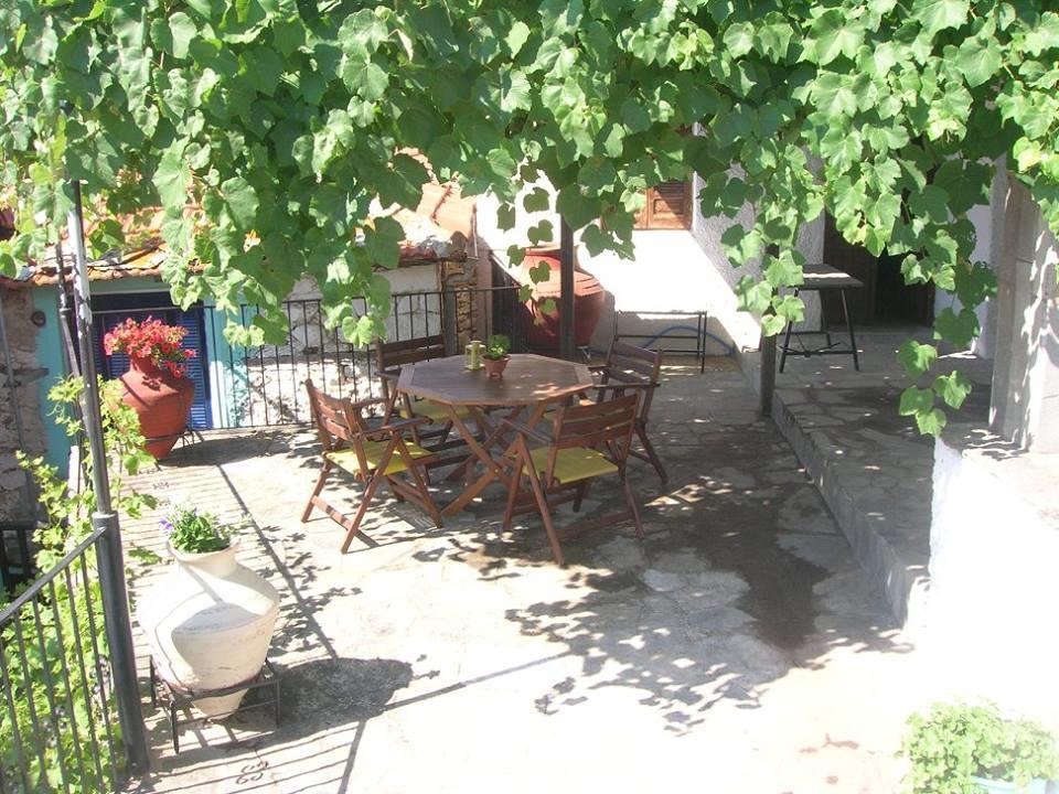Athina'S House Guest House Скала Сотирос Екстериор снимка