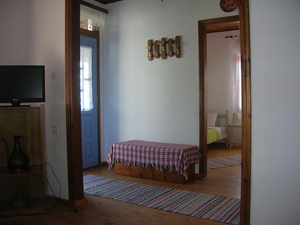 Athina'S House Guest House Скала Сотирос Екстериор снимка