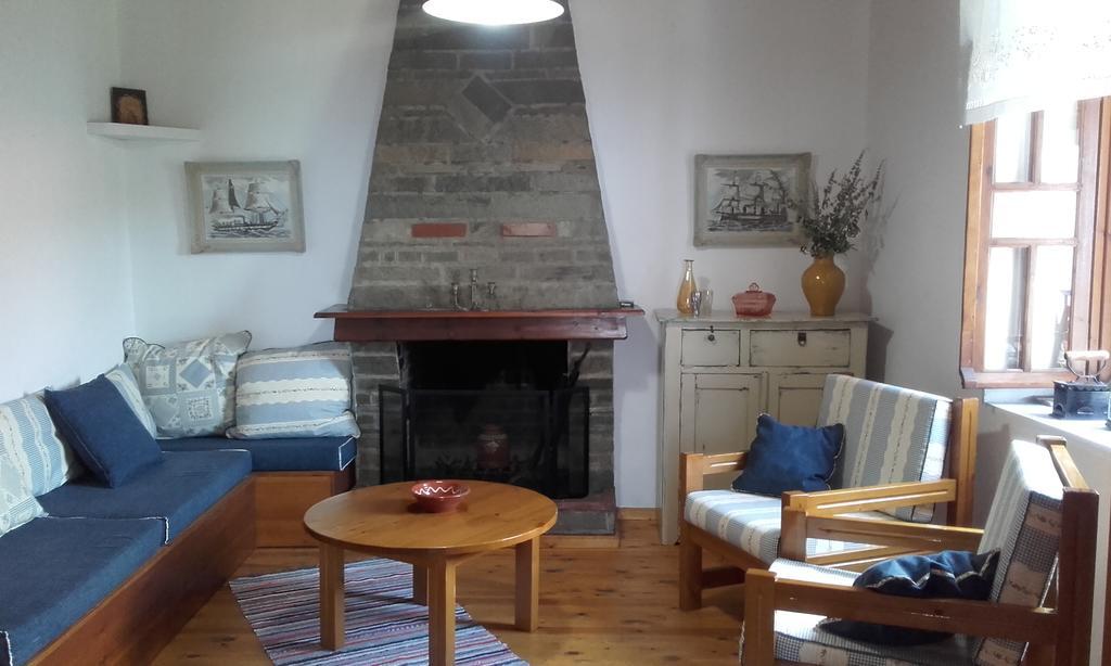 Athina'S House Guest House Скала Сотирос Екстериор снимка