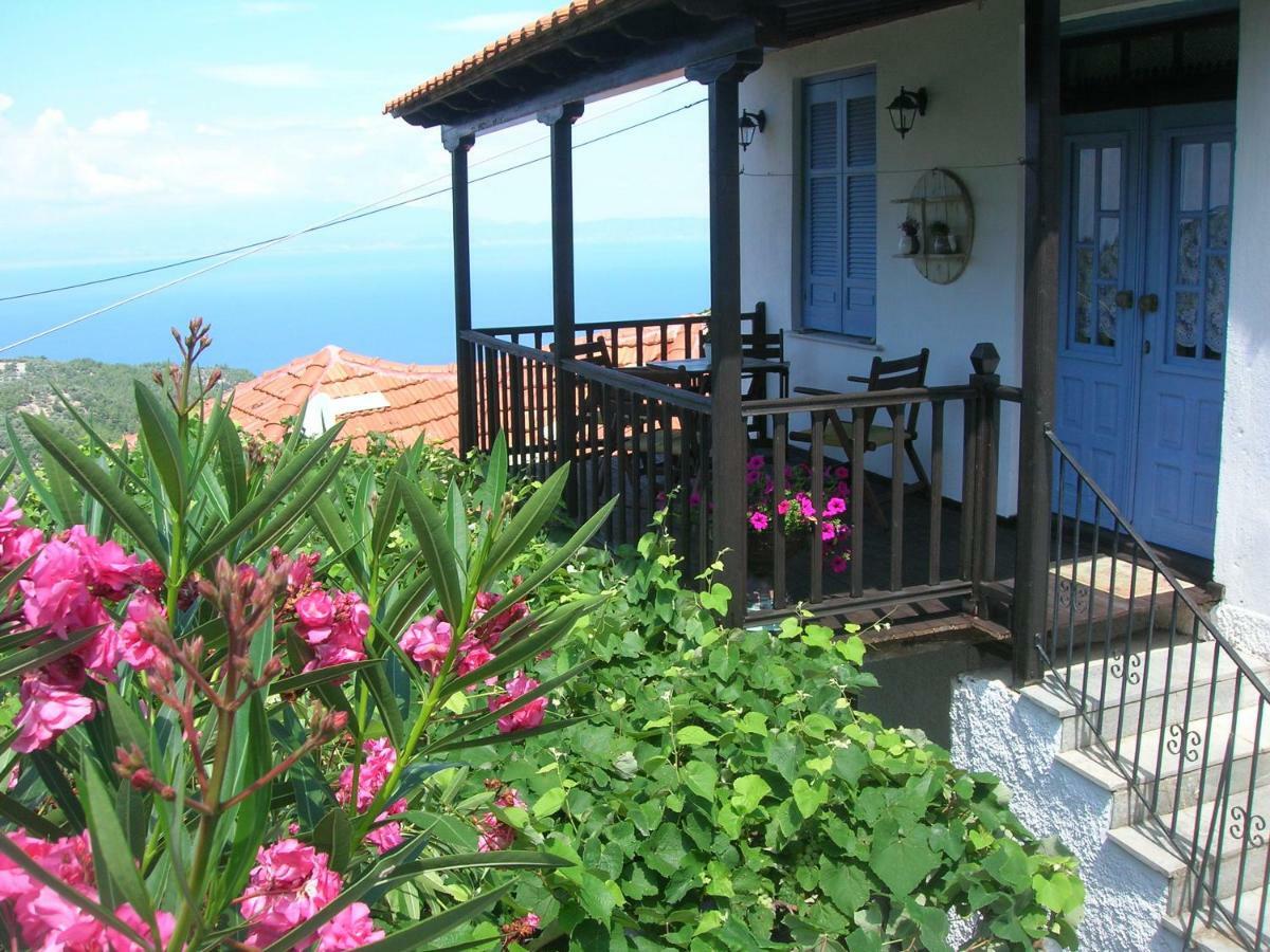 Athina'S House Guest House Скала Сотирос Екстериор снимка