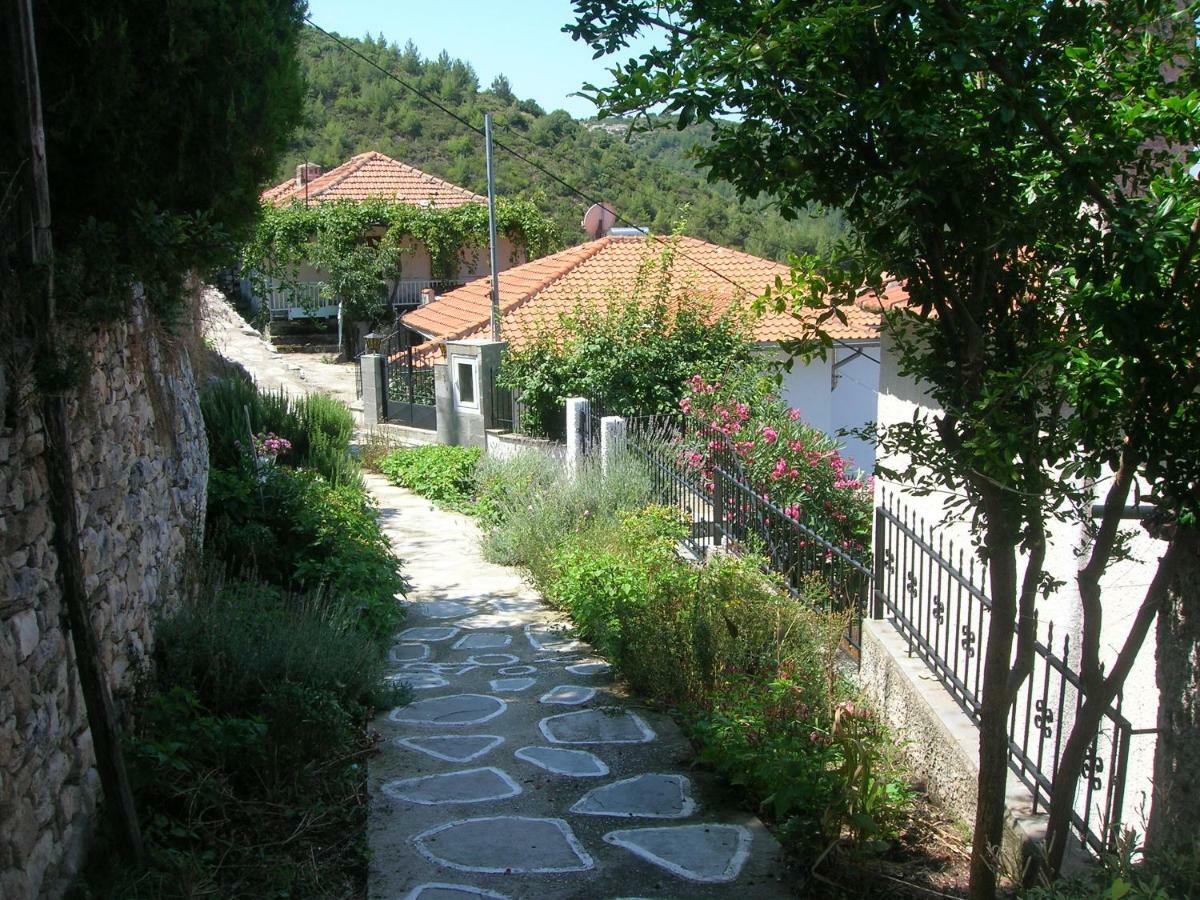 Athina'S House Guest House Скала Сотирос Екстериор снимка