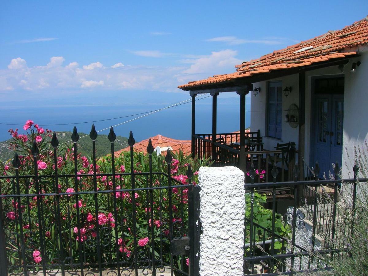 Athina'S House Guest House Скала Сотирос Екстериор снимка